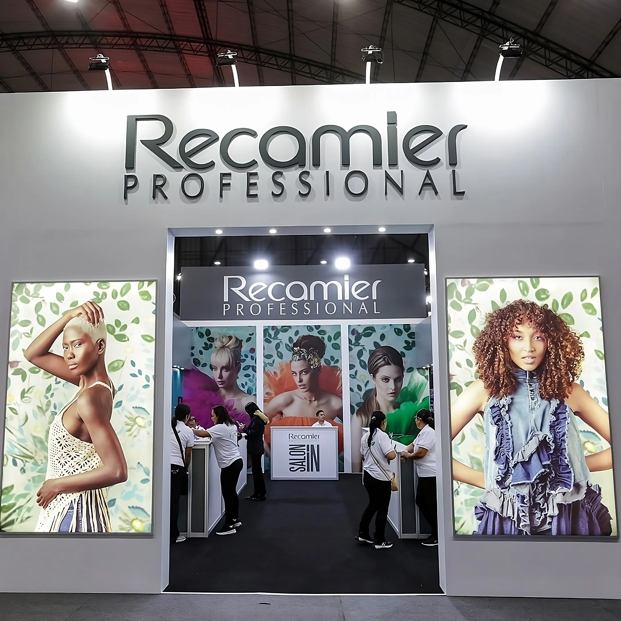 Recamier Booth