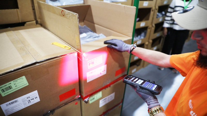 Radial fulfilment center